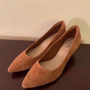 NWOT Clarks Light Brown Suede Heels